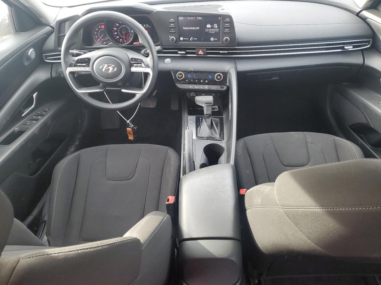 2022 Hyundai Elantra - Image 8