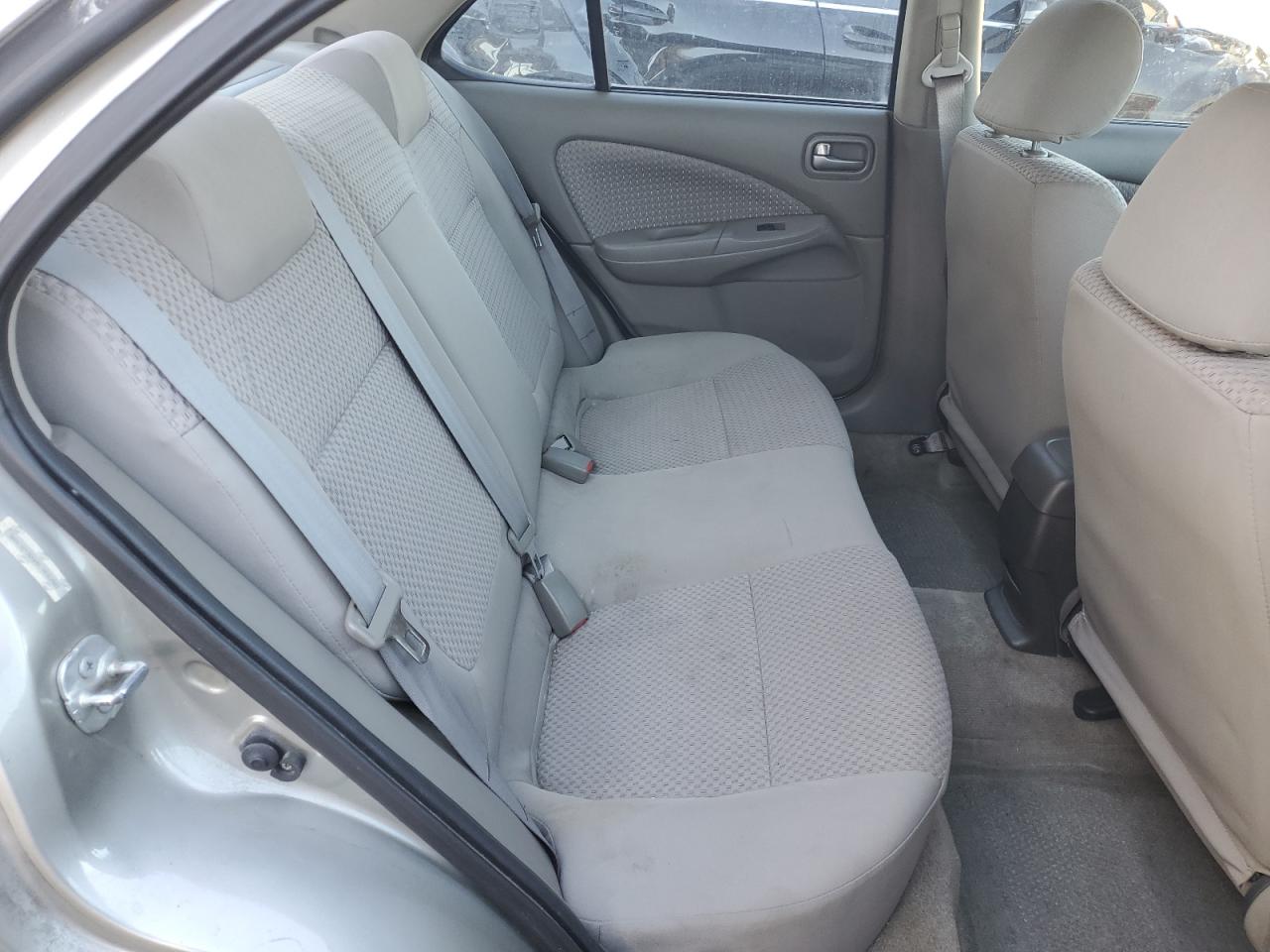 2004 Nissan Sentra - Image 10