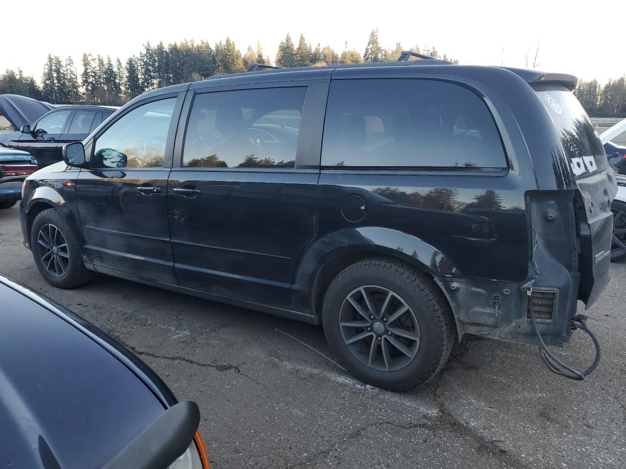 2015 Dodge Caravan - Image 2
