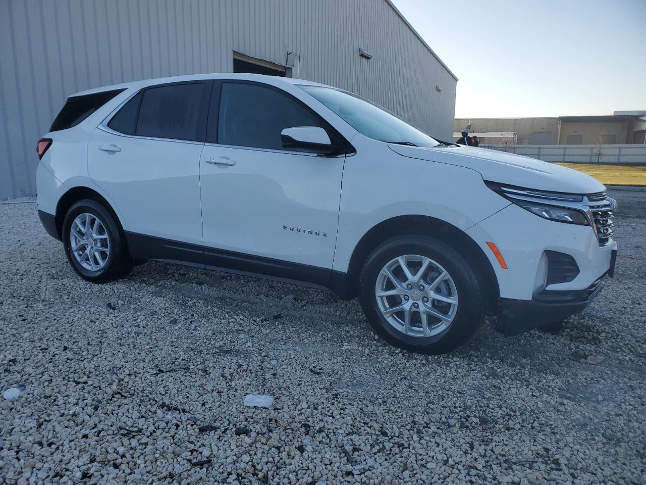 2023 Chevrolet Equinox - Image 4