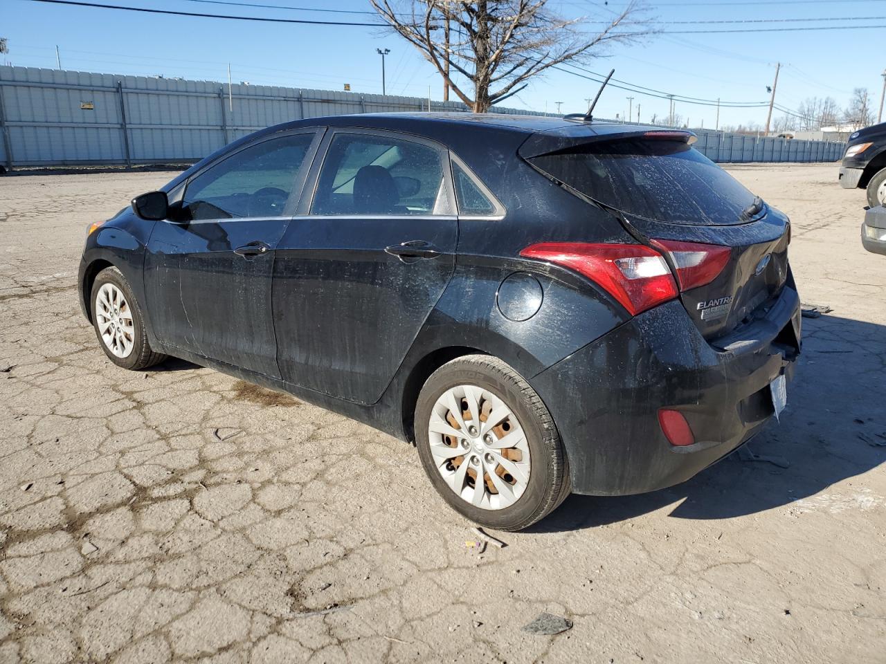 2016 Hyundai Elantra - Image 2