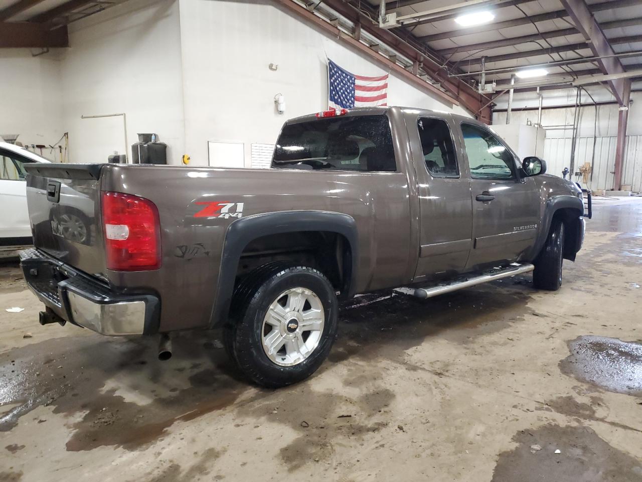 2007 Chevrolet Silverado - Image 3