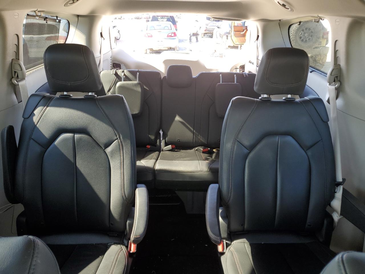 2020 Chrysler Pacifica - Image 10