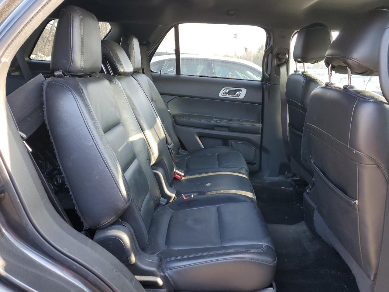2015 Ford Explorer - Image 11