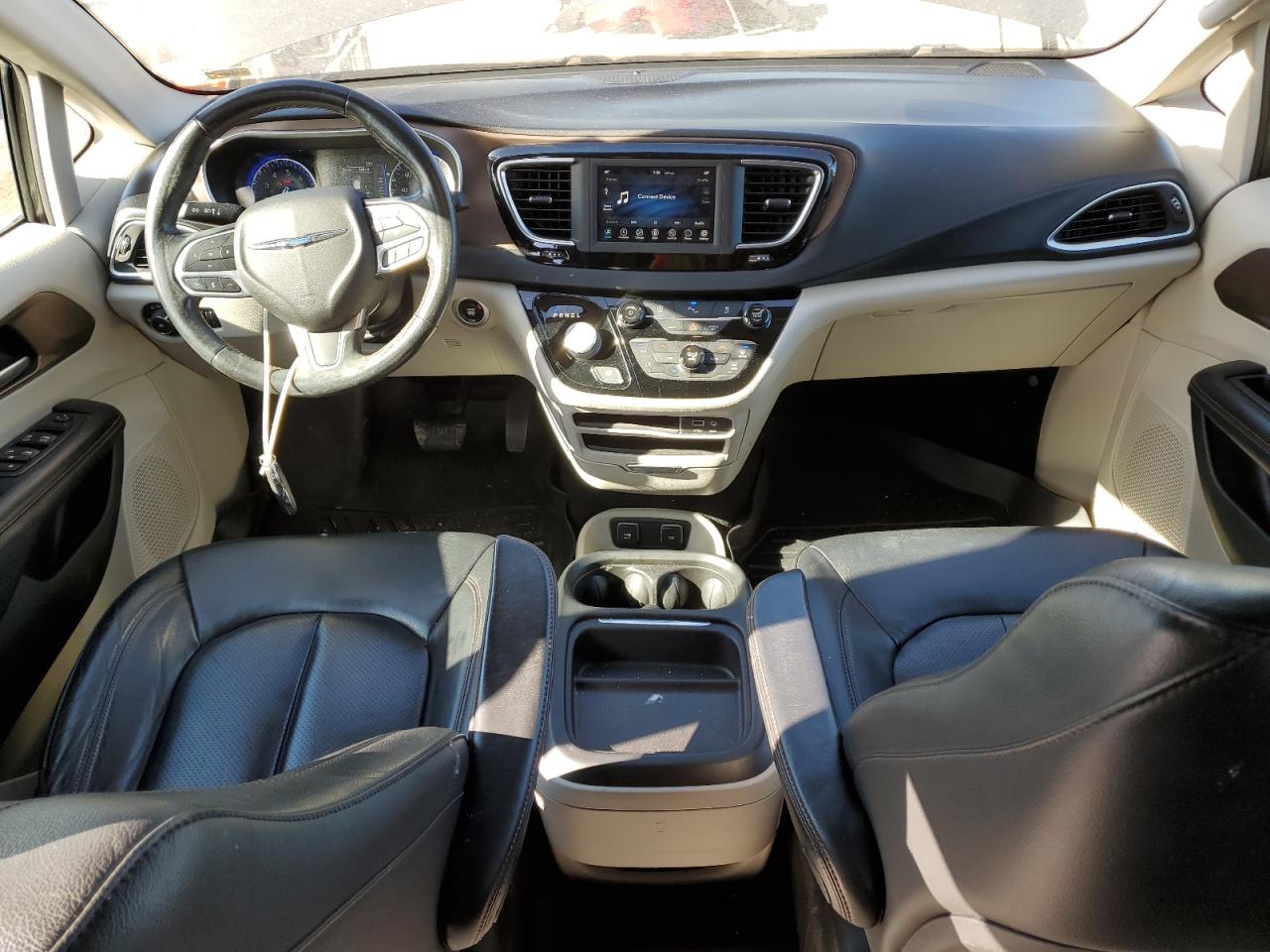 2019 Chrysler Pacifica - Image 8