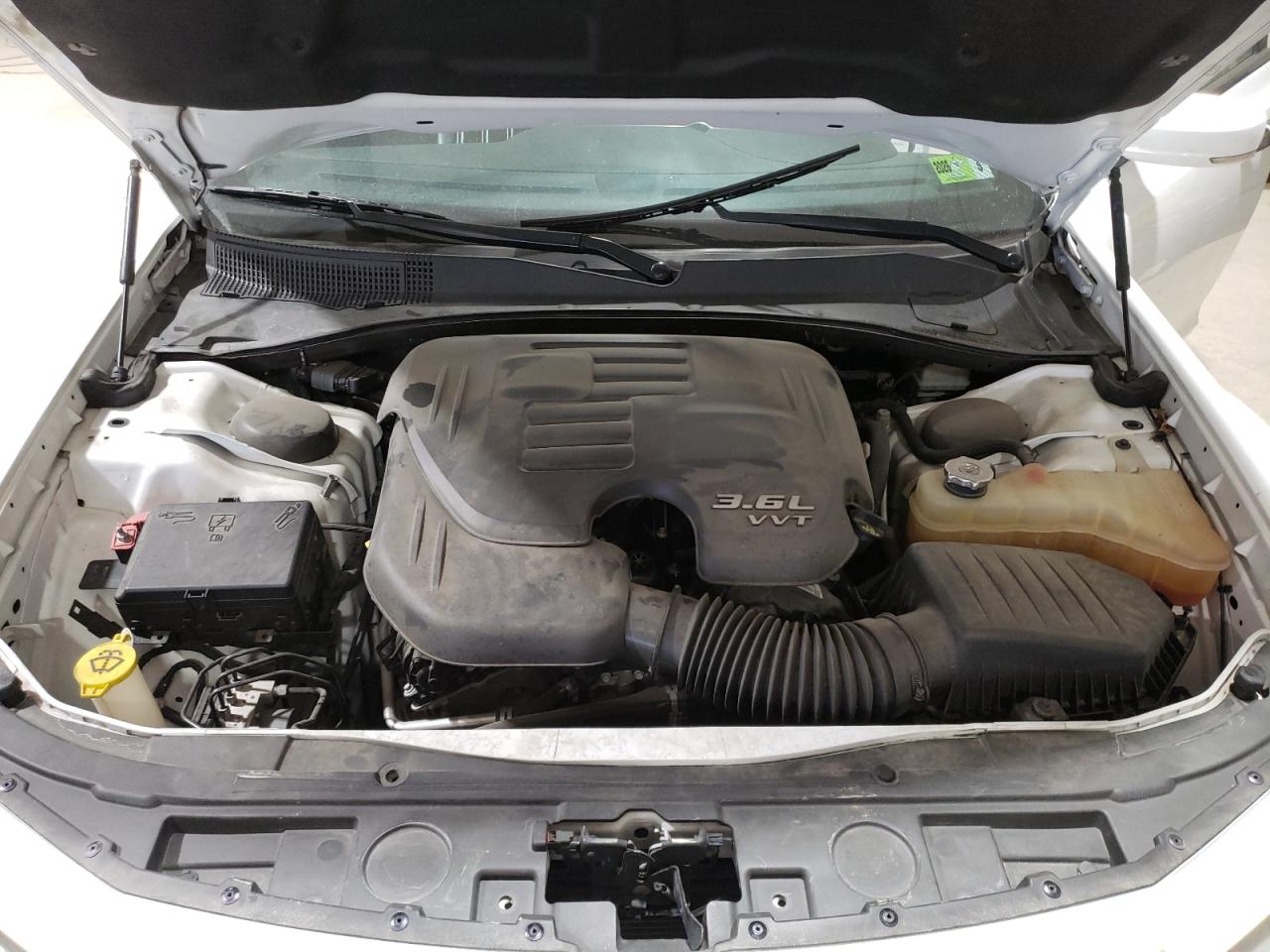 2021 Chrysler 300 - Image 13