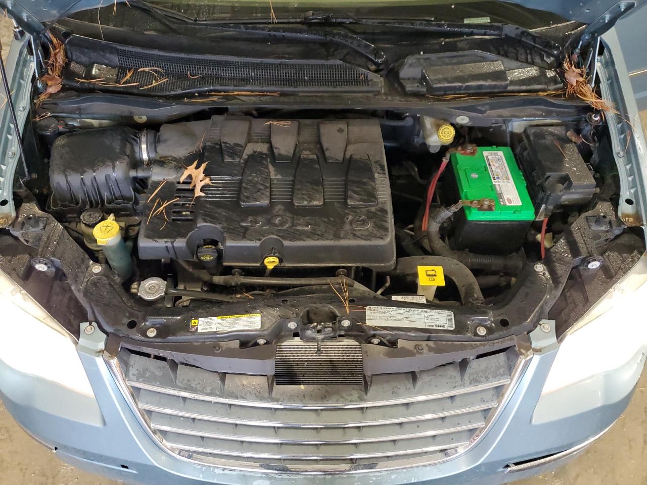 2010 Chrysler Town & Country - Image 14