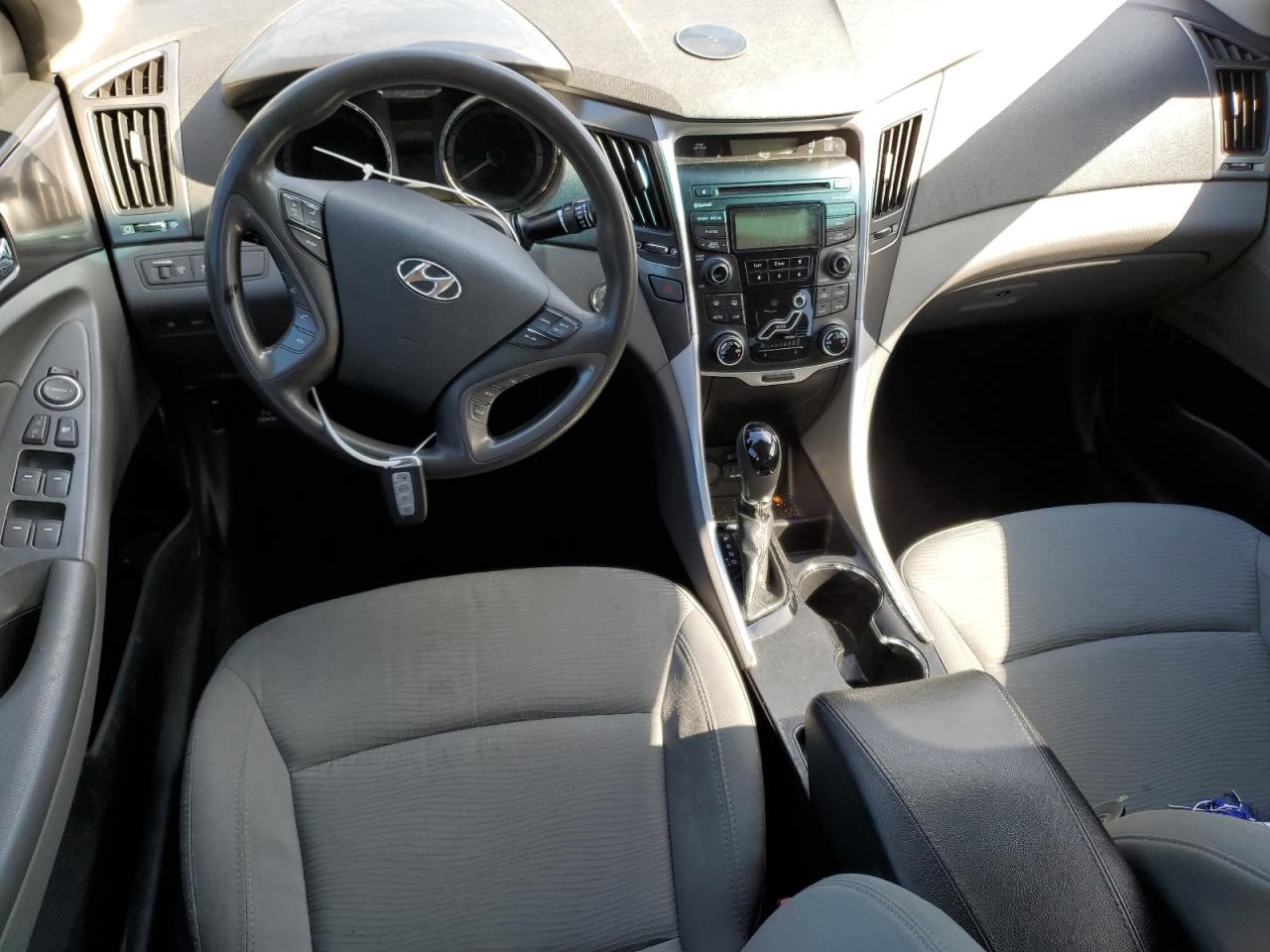 2012 Hyundai Sonata - Image 8