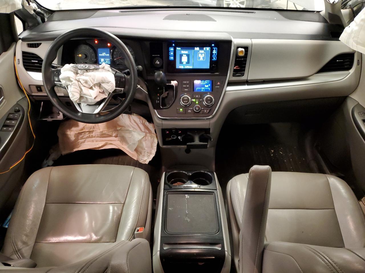 2015 Toyota Sienna - Image 8