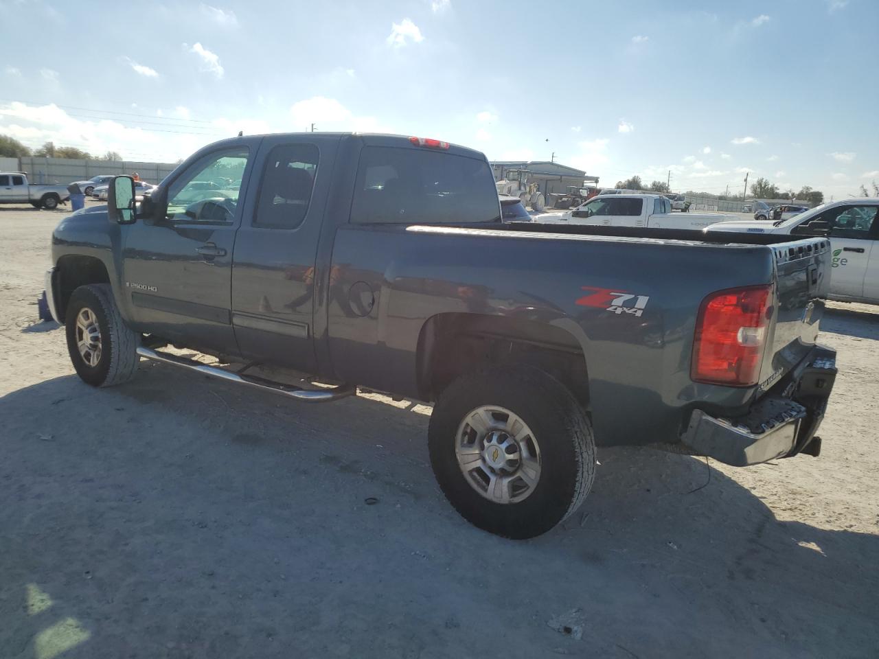 2009 Chevrolet Silverado - Image 2