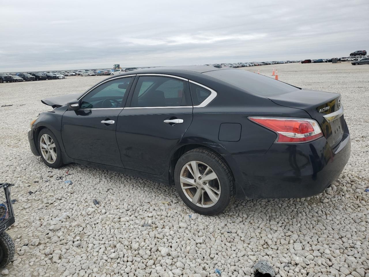 2015 Nissan Altima - Image 2