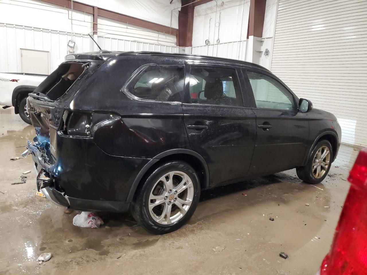 2015 Mitsubishi Outlander - Image 3