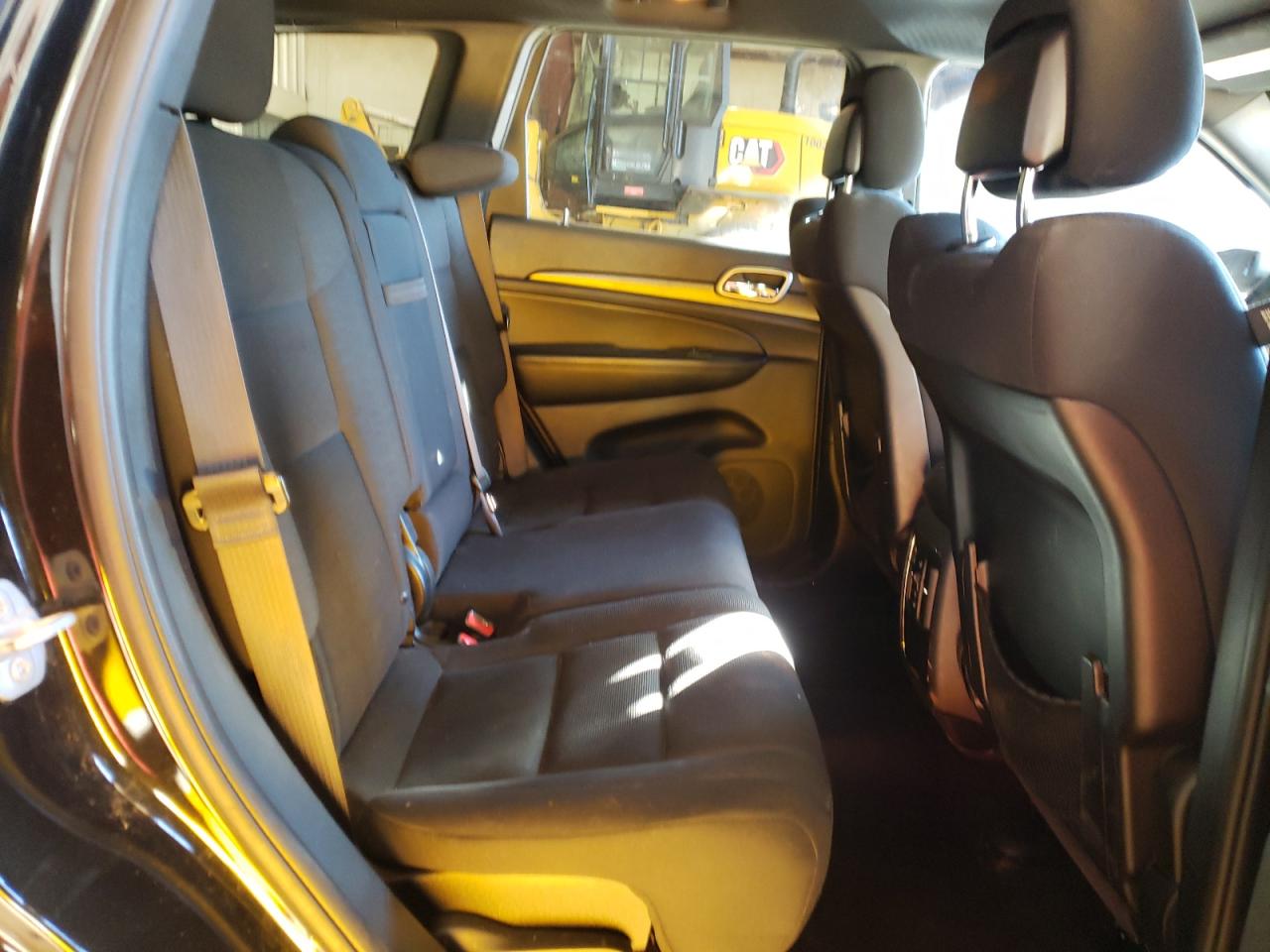 2015 Jeep Grand Cherokee - Image 11