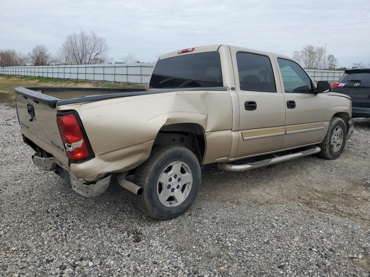 2005 Chevrolet Silverado - Image 3