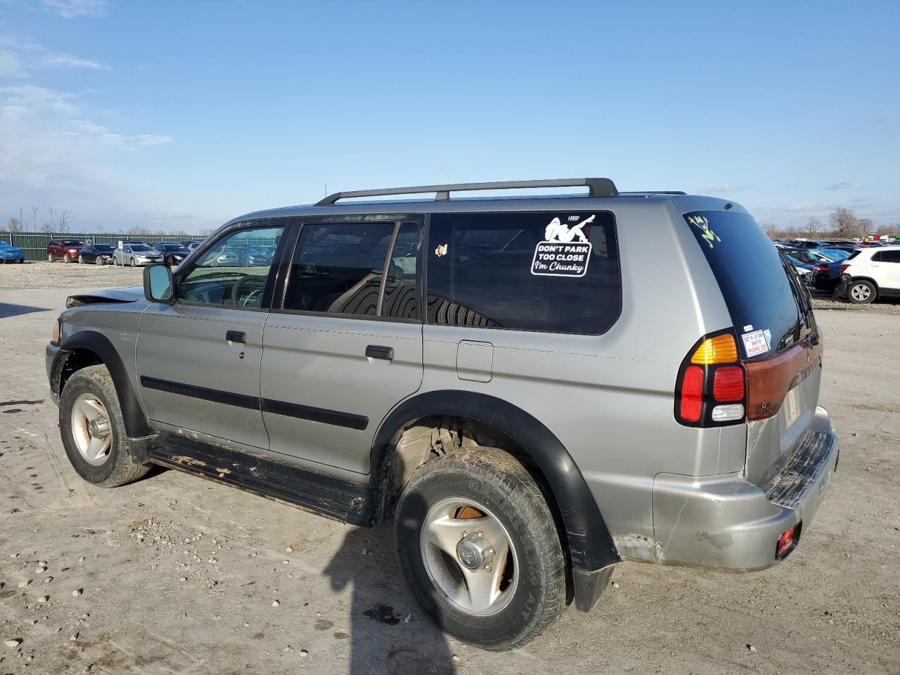 2001 Mitsubishi Montero - Image 2