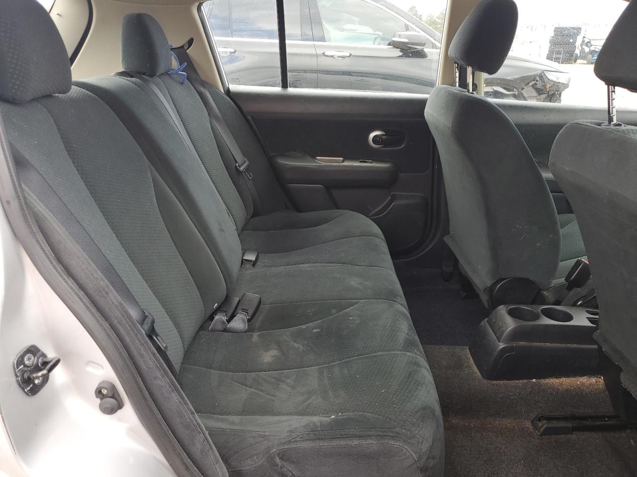 2011 Nissan Versa - Image 10