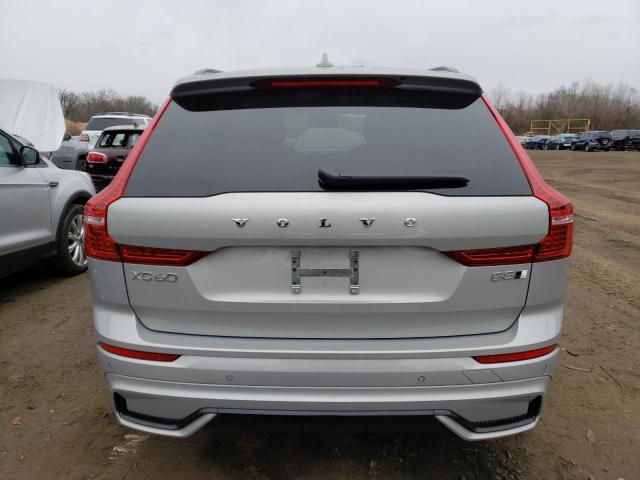  VOLVO XC60 PLUS 2023 Srebrny