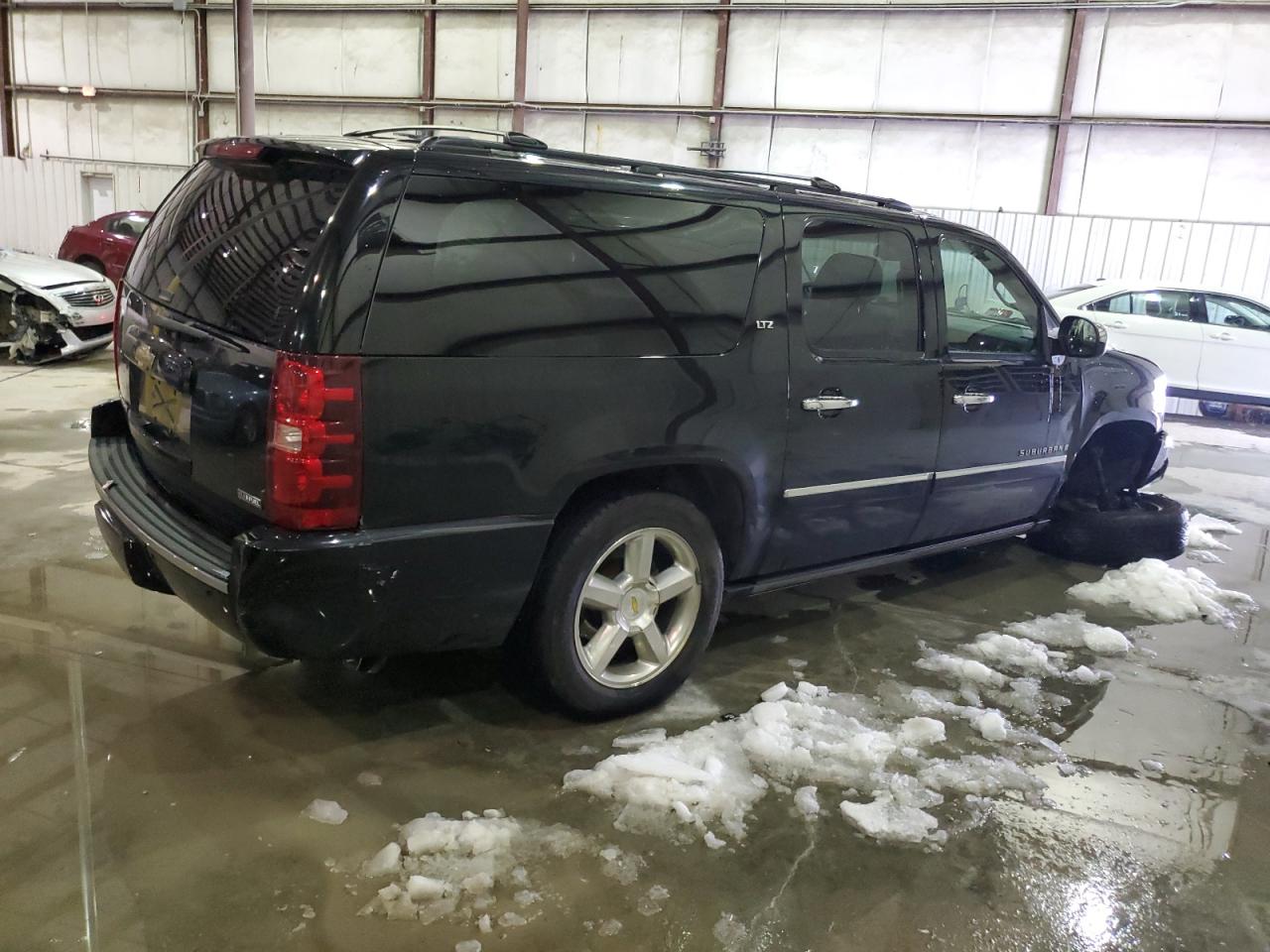 2009 Chevrolet Suburban - Image 3