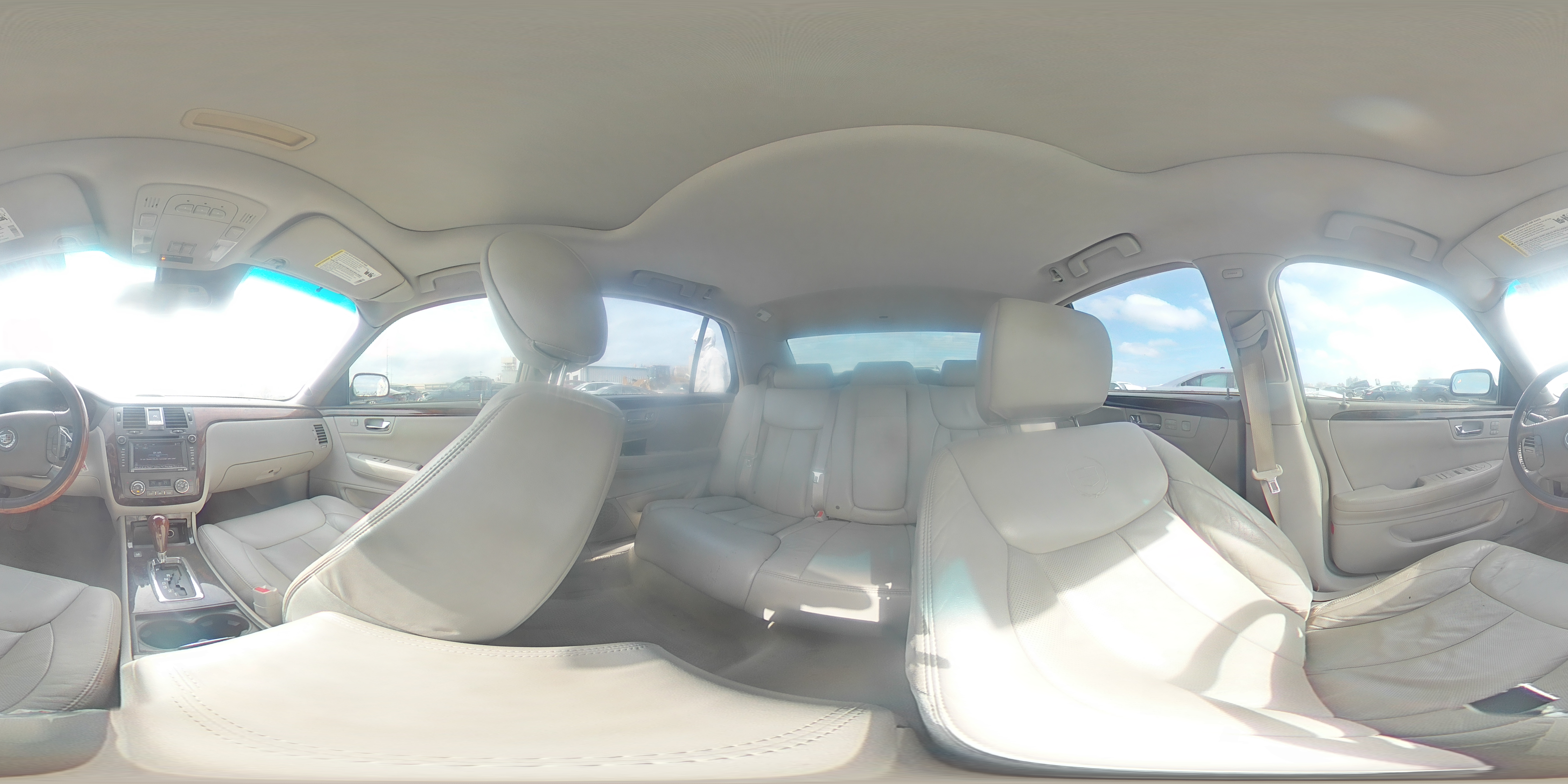 2010 Cadillac DTS - Image 12