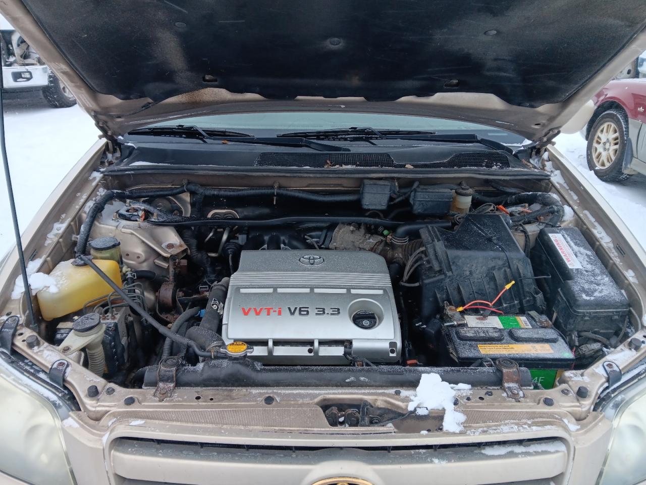 2004 Toyota Highlander - Image 12