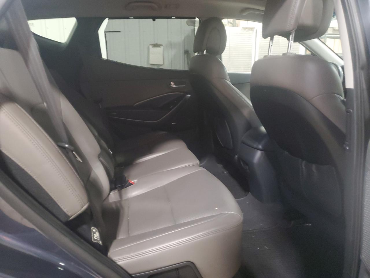 2013 Hyundai Santa Fe - Image 11
