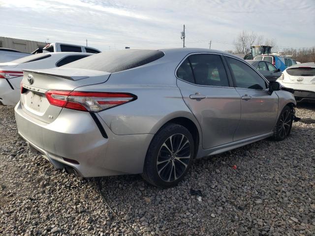  TOYOTA CAMRY 2018 Srebrny
