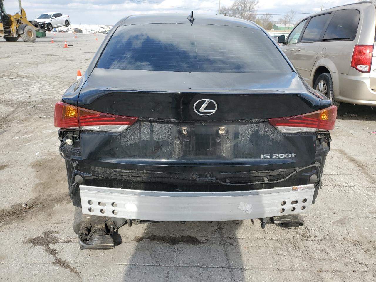 2017 Lexus IS - Image 6