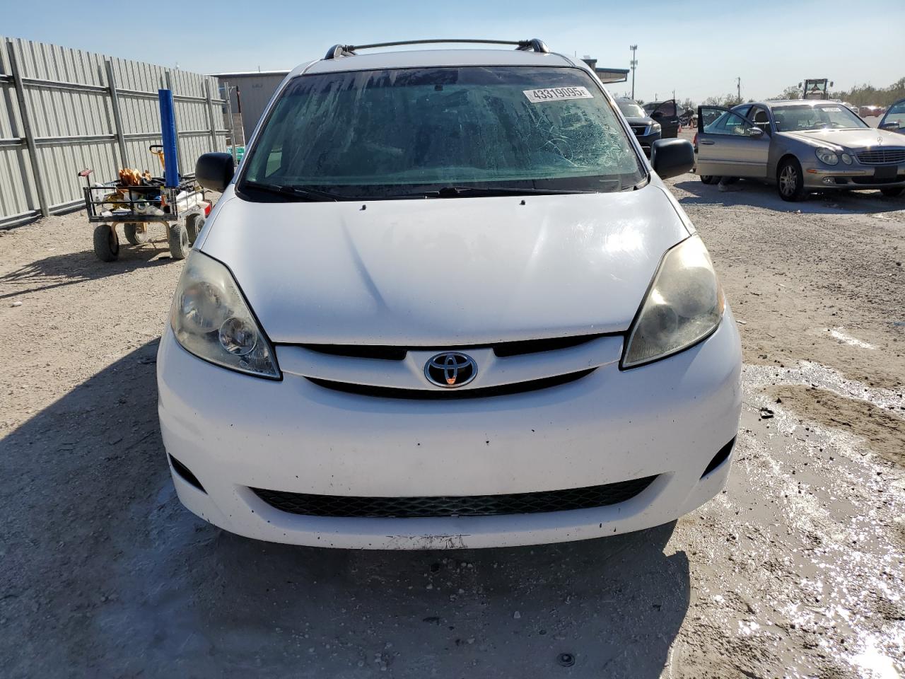 2010 Toyota Sienna - Image 5