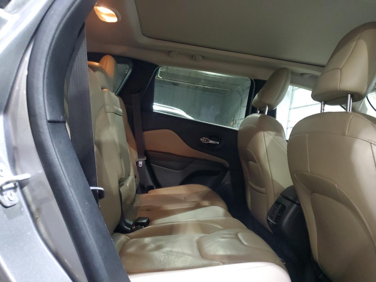 2015 Jeep Grand Cherokee - Image 11