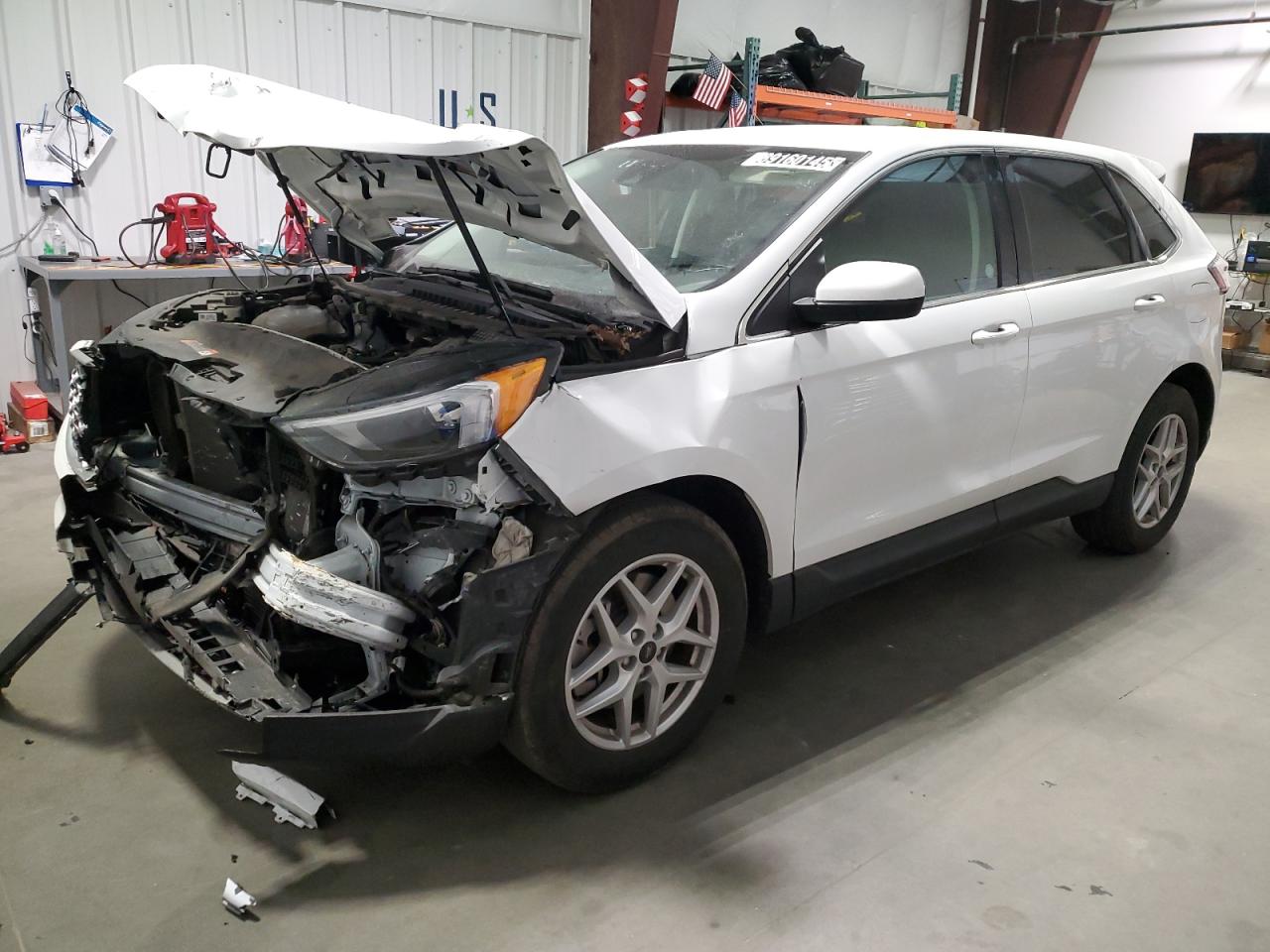 2023 Ford Edge - Image 1