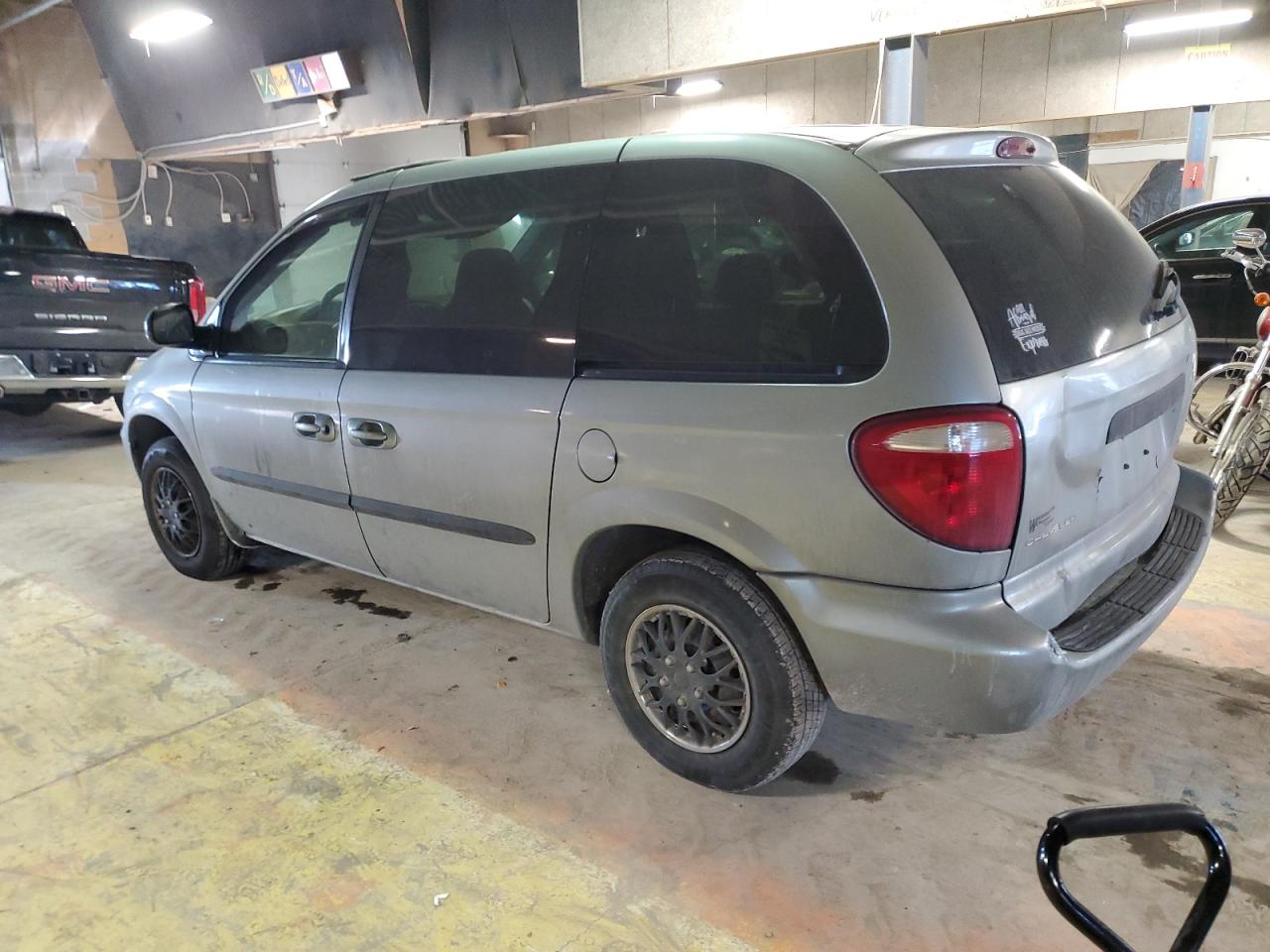 2003 Chrysler Voyager - Image 2