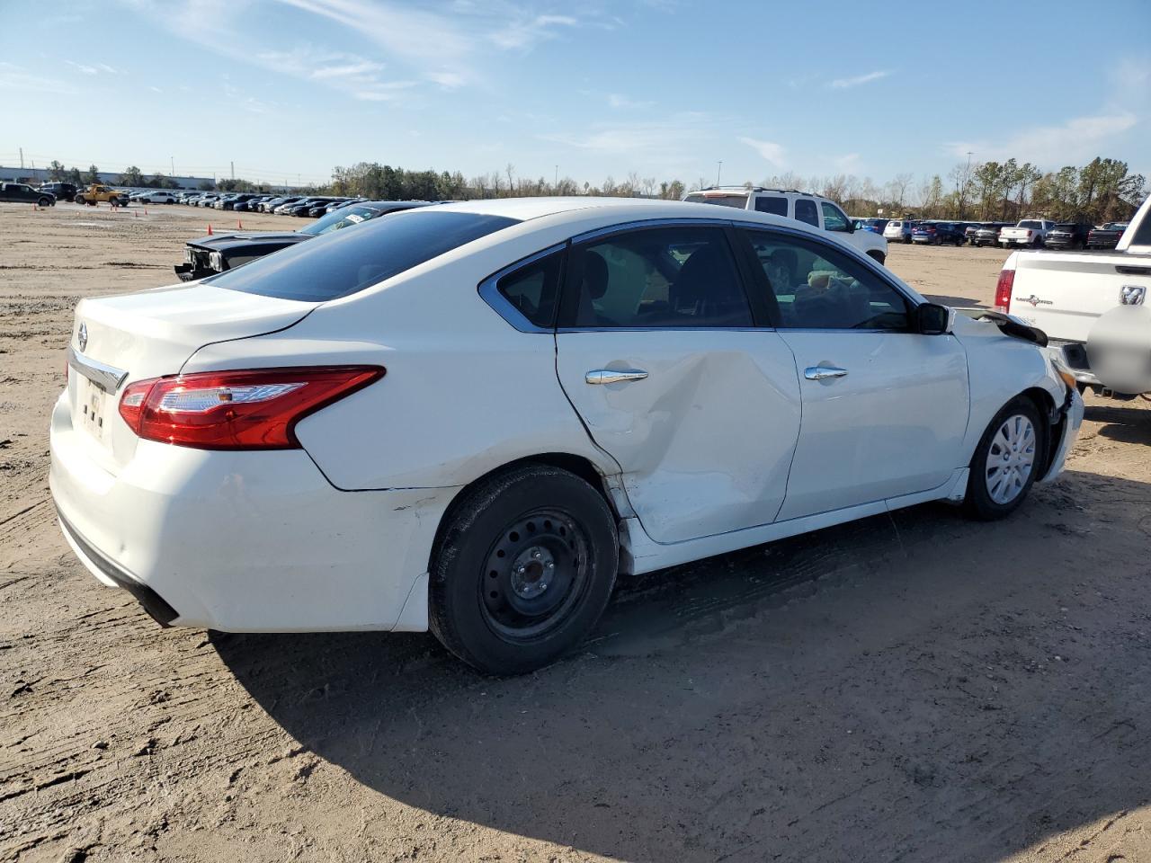 2017 Nissan Altima - Image 3