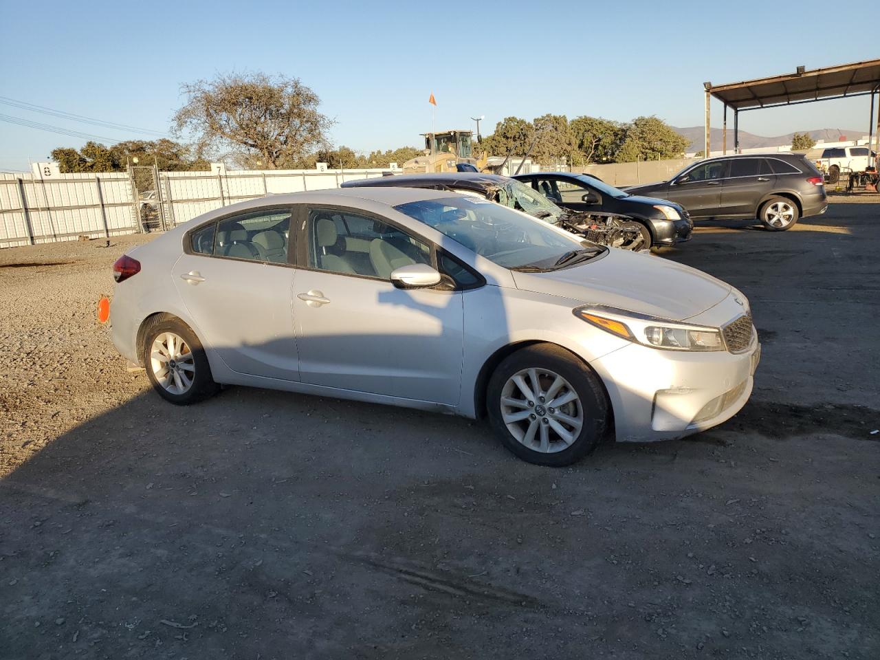 VIN 3KPFL4A79HE117518 2017 KIA FORTE no.4