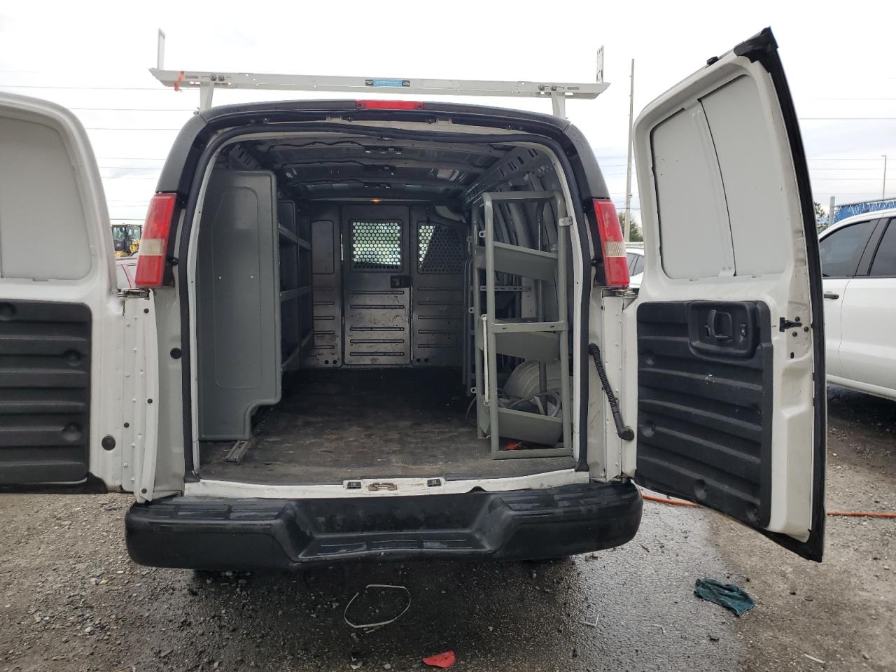 2017 Chevrolet Express - Image 6