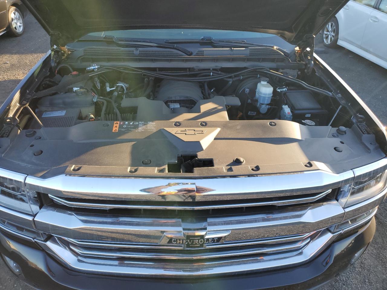 2018 Chevrolet Silverado - Image 11