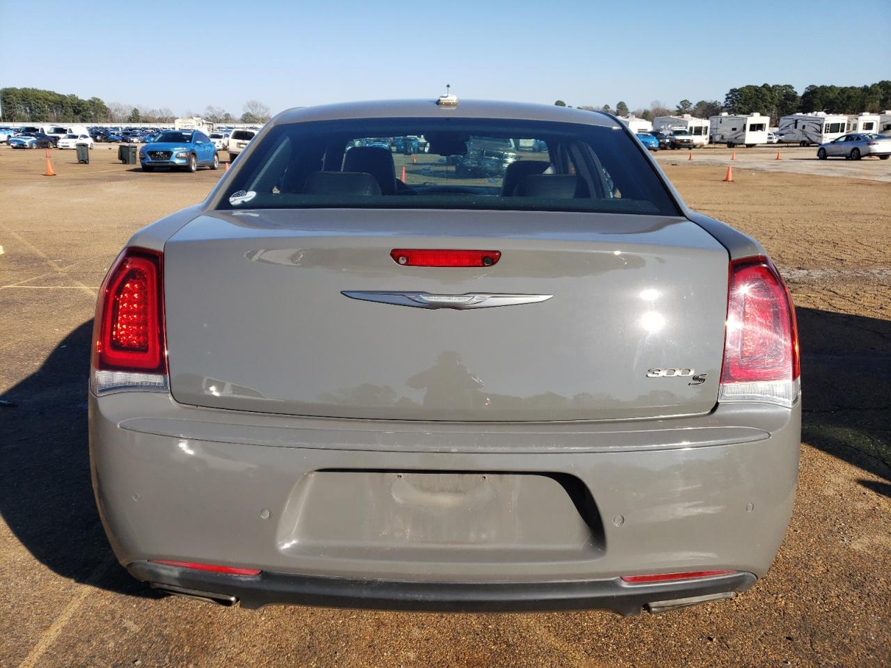 2019 Chrysler 300 - Image 6