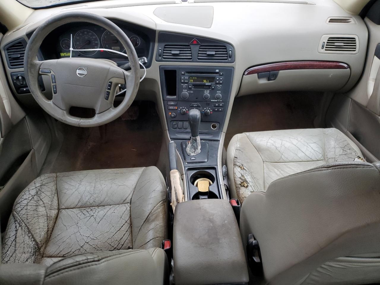 2004 Volvo V70 - Image 8