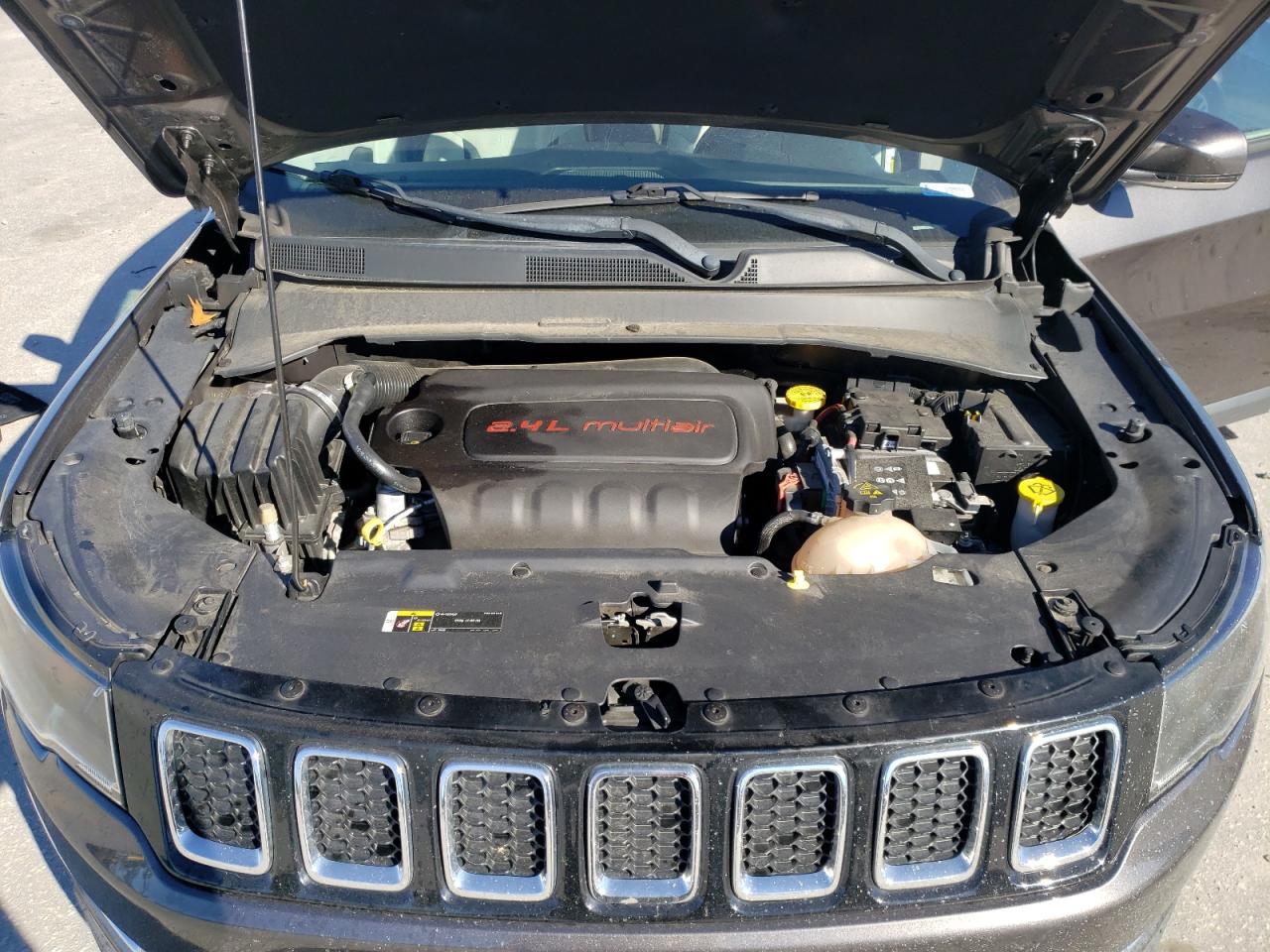 2018 Jeep Compass - Image 13