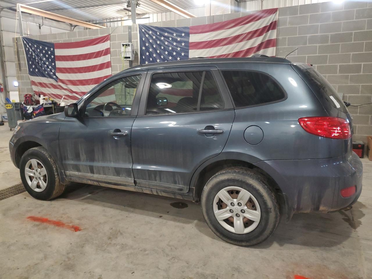 2009 Hyundai Santa Fe - Image 2