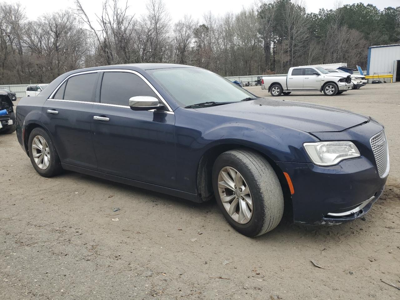 VIN 2C3CCAAG5FH930359 2015 CHRYSLER 300 no.4