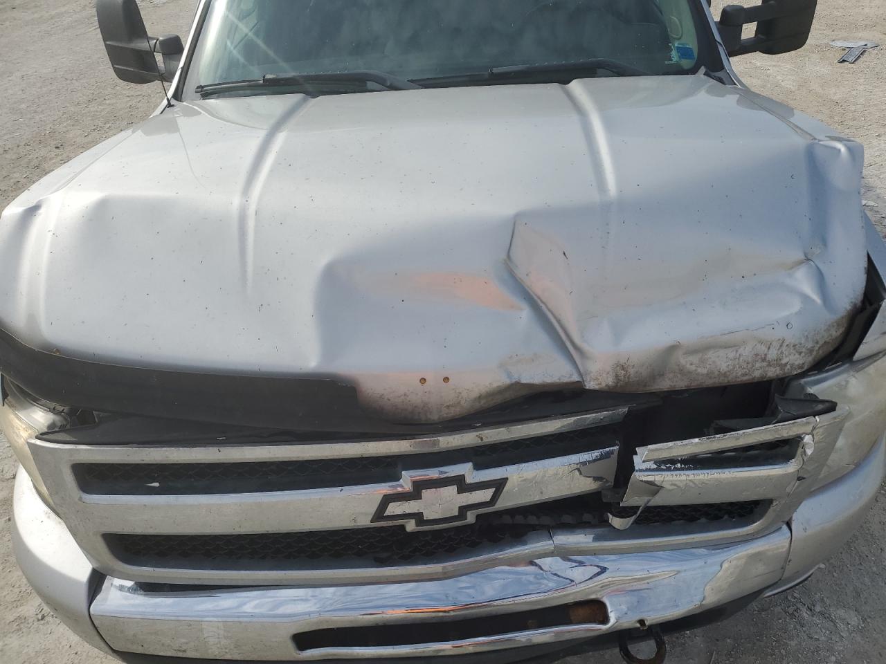 2011 Chevrolet Silverado - Image 11