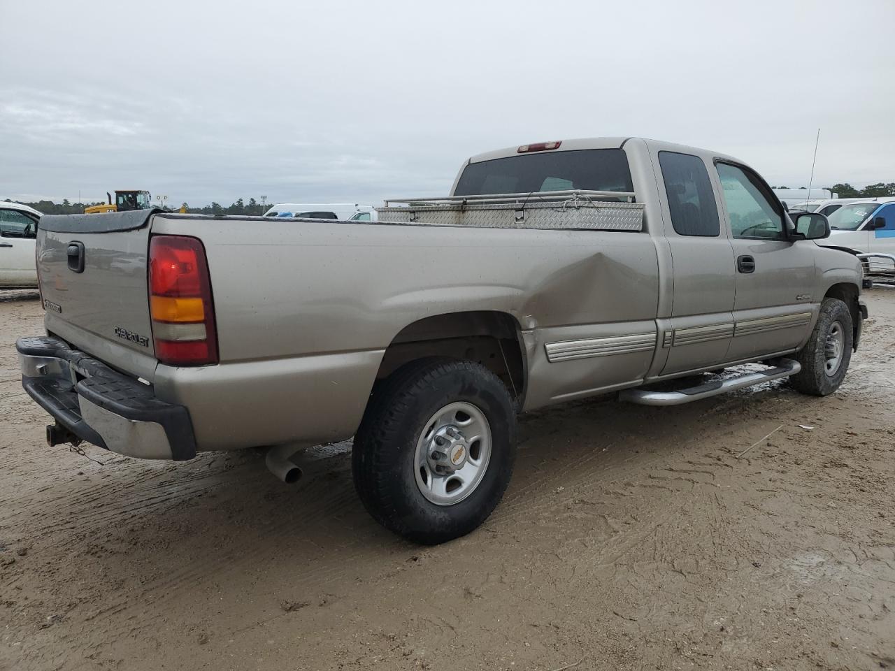 2000 Chevrolet Silverado - Image 3