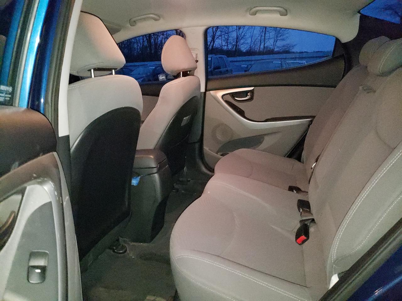 2014 Hyundai Elantra - Image 10