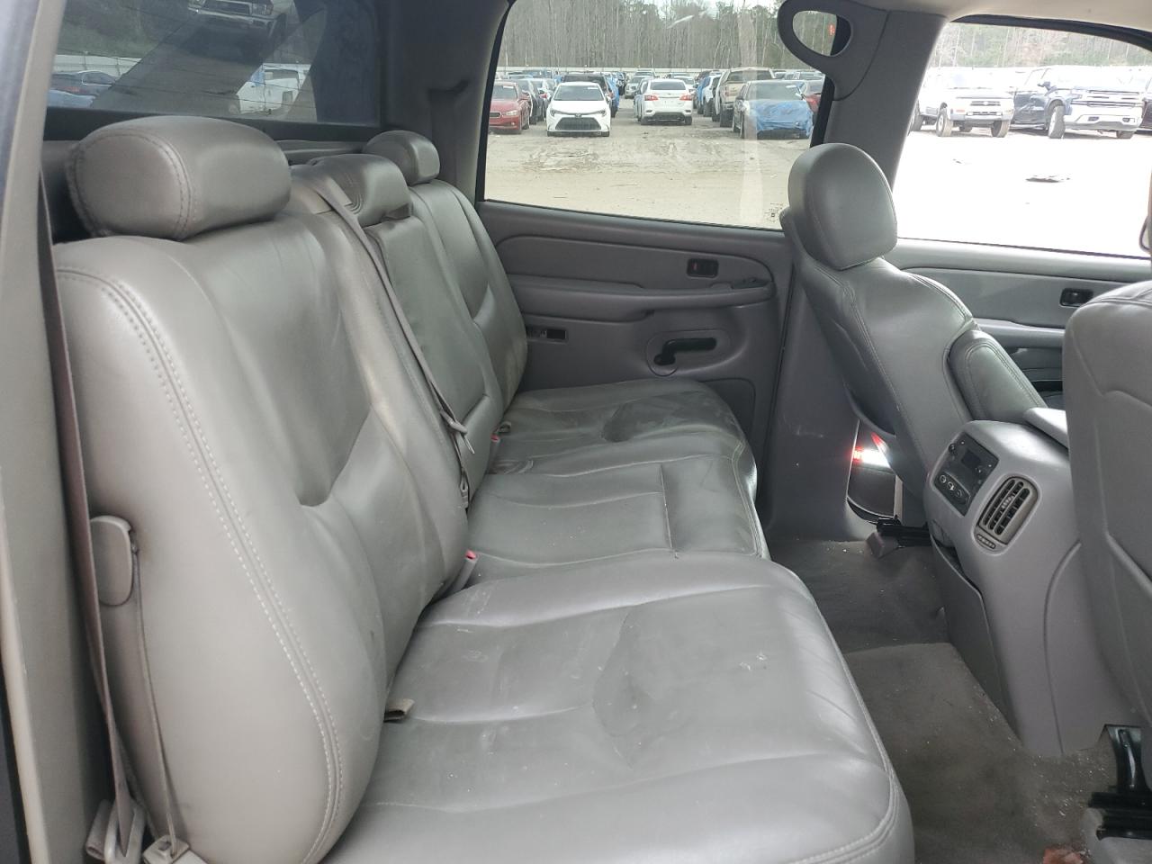 2005 Chevrolet Avalanche - Image 10