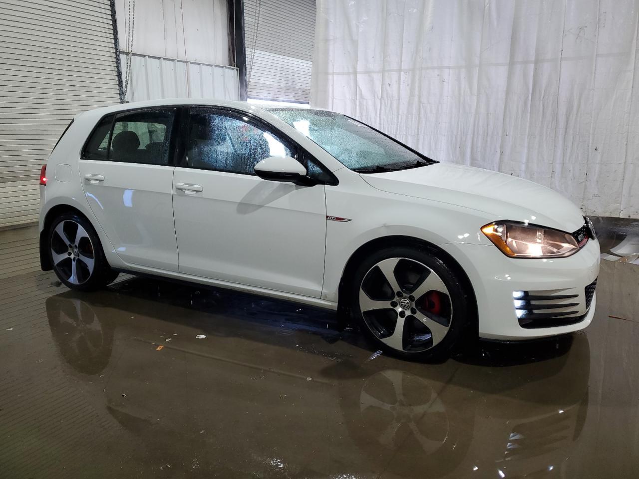2017 Volkswagen GTI - Image 4