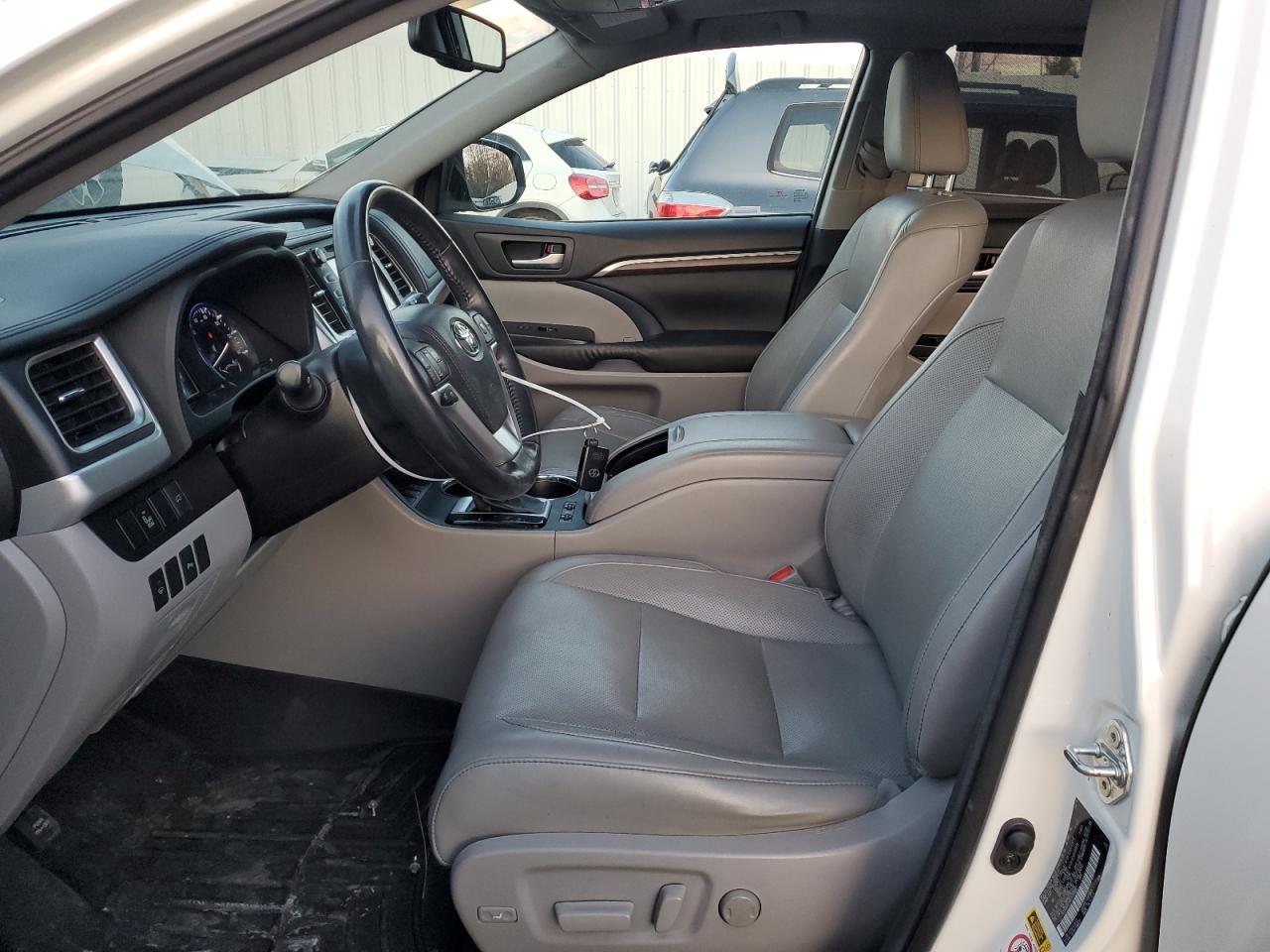 2015 Toyota Highlander - Image 7