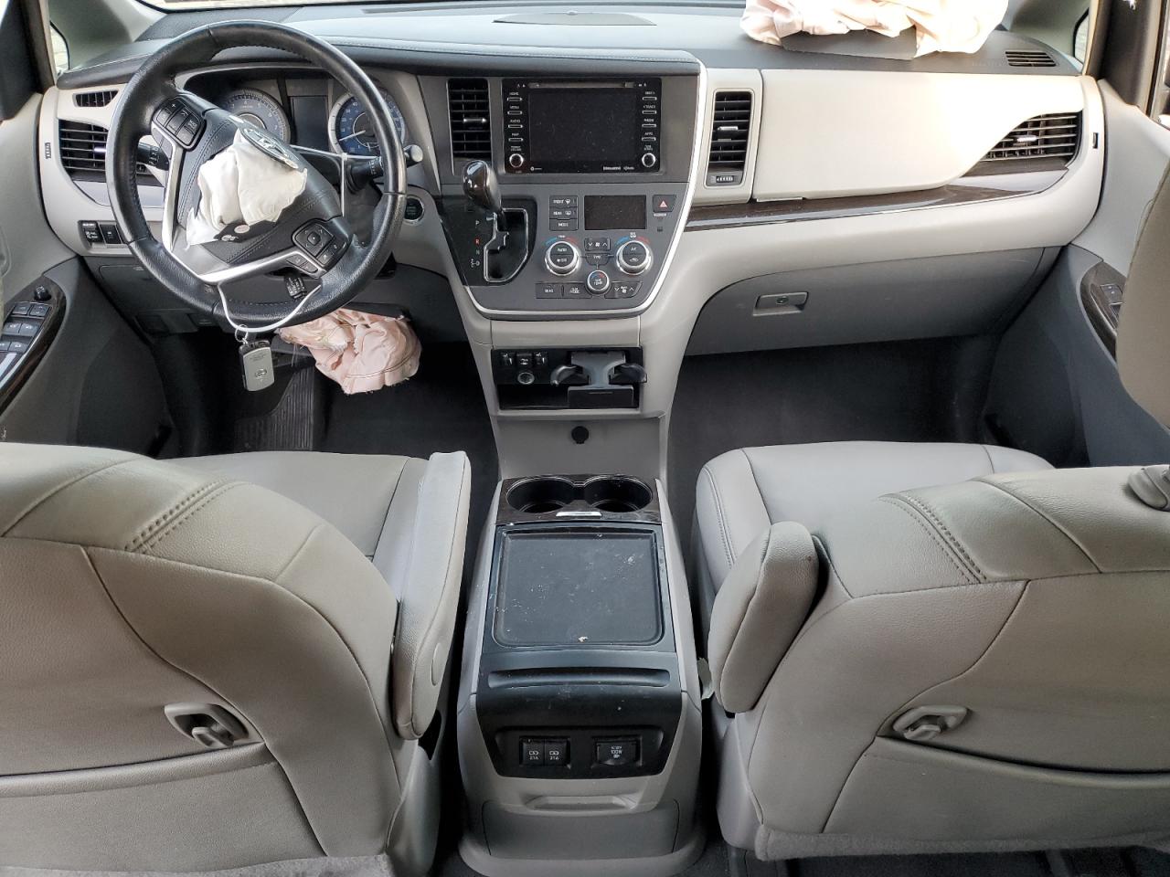 2020 Toyota Sienna - Image 8