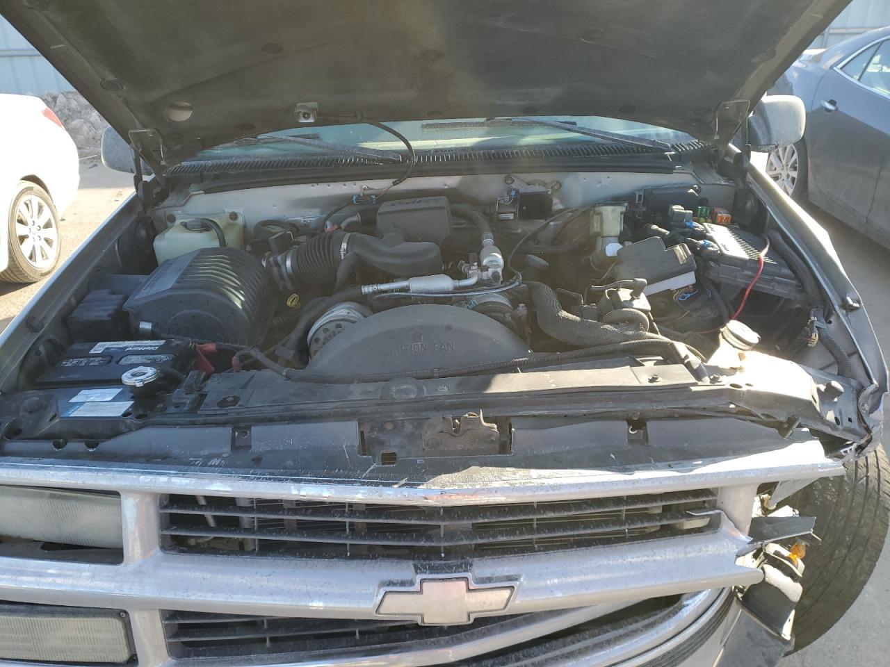 1999 Chevrolet Tahoe - Image 12