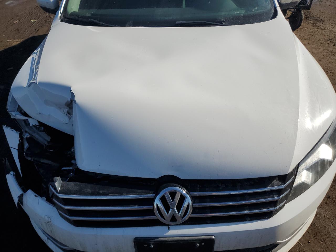 2015 Volkswagen Passat - Image 11