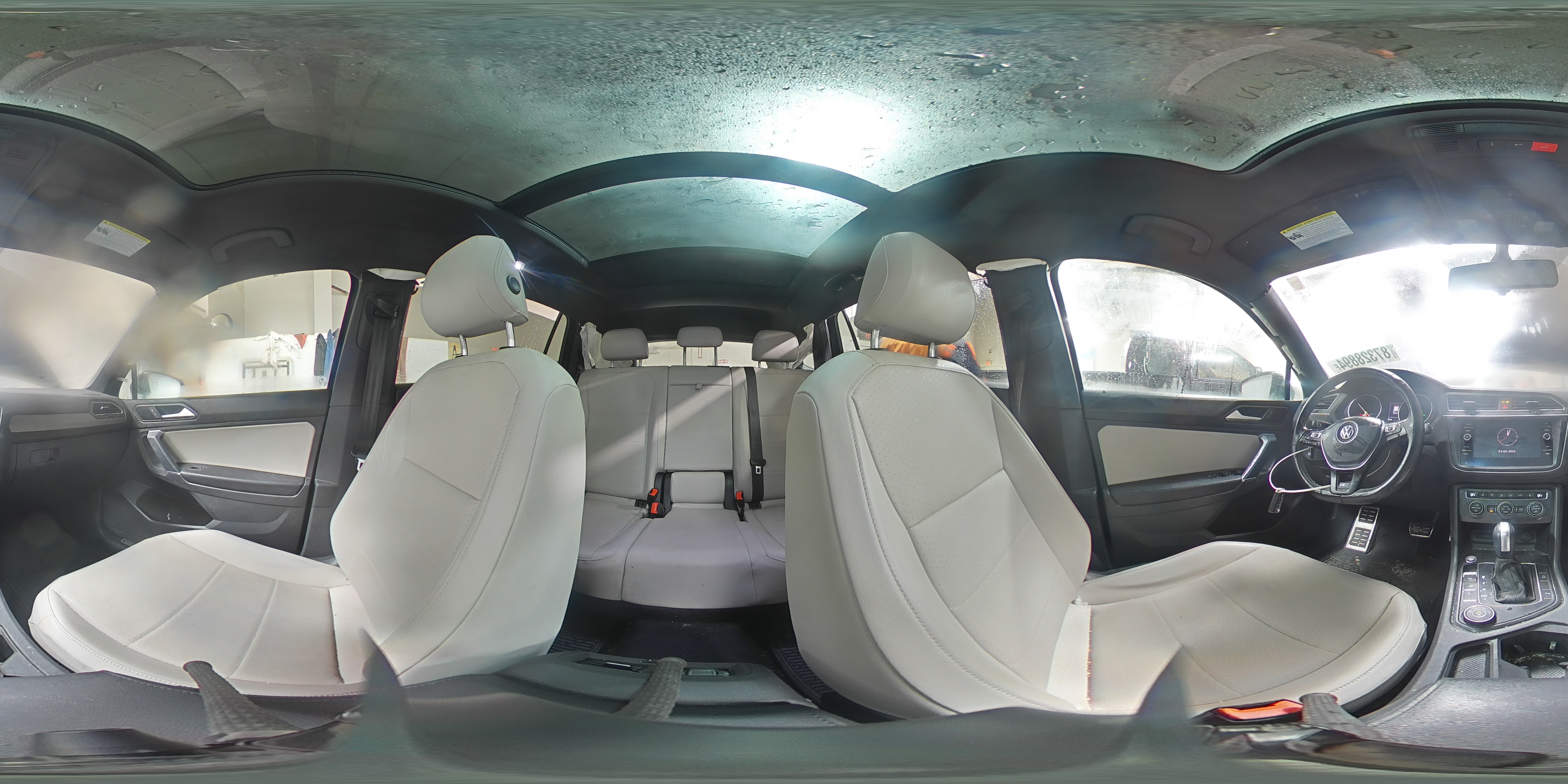 2020 Volkswagen Tiguan - Image 14